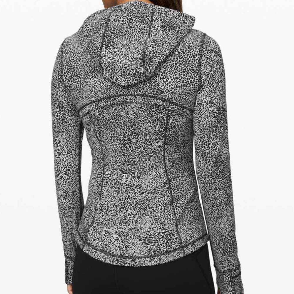 Lululemon black and white patterned hooded pullover
